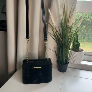 STEVE MADDEN Fuzzy Crossbody Bag